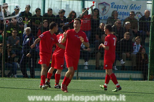 Lorenzo Ottaviani esulta dopo il gol dell'1-0